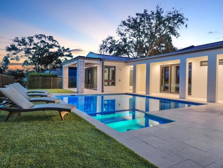 Pool Screen Enclosure
